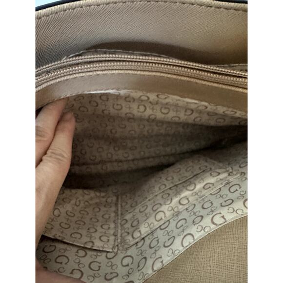 GUESS White & Pink Floral G-Logo Shoulder Purse - Picture 6 of 12